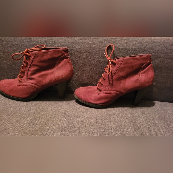 Boots - Picture 3 of 7